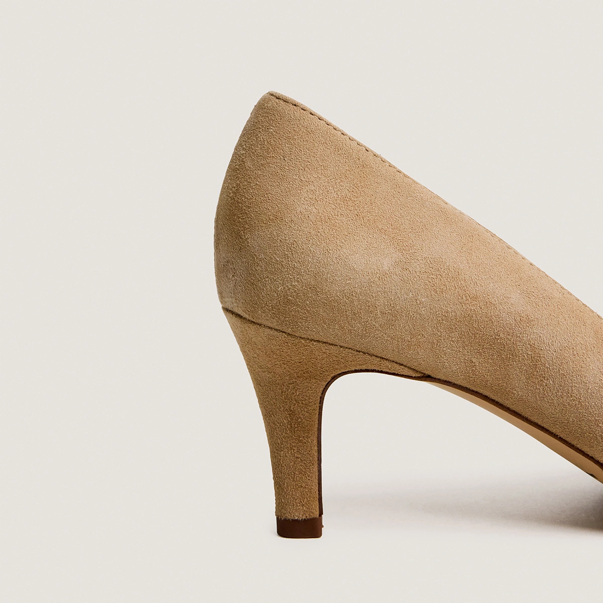 Escarpins à petits talons en velours camel | DAMIENNE | Jonak