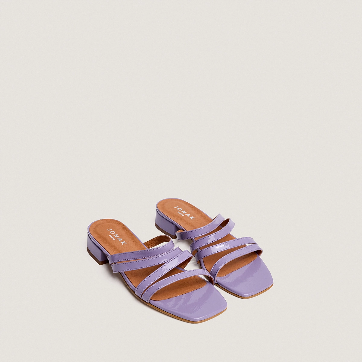 Mules à petits talons et brides fines en vernis plissé lilas | ALPILLES | Jonak