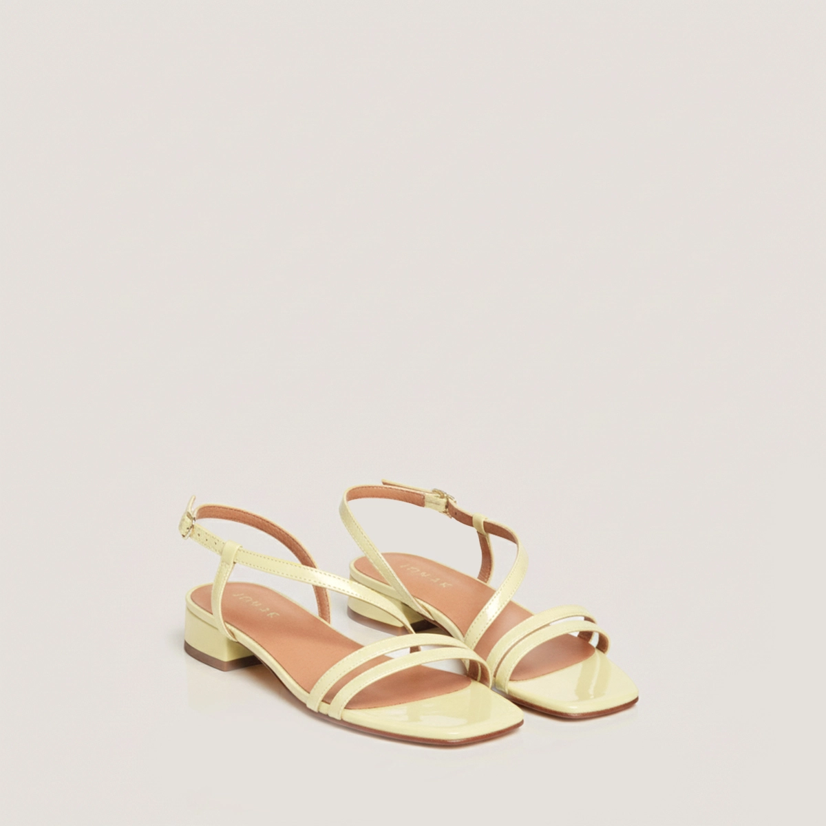 Sandales à petits talons en vernis plissé jaune pâle | ANAYA | Jonak