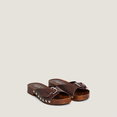 Mules &agrave; petits talons et rivets en cuir cacao | ENORA | Jonak