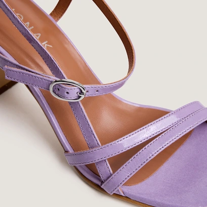 Sandales &agrave; talons et brides en vernis pliss&eacute; lilas | VICOMTE | Jonak