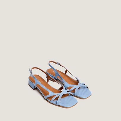 Sandales &agrave; petits talons en vernis pliss&eacute; bleu ciel | ARGOS