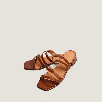 Mules &agrave; petits talons et brides fines en cuir brillant caramel | ALPILLES | Jonak