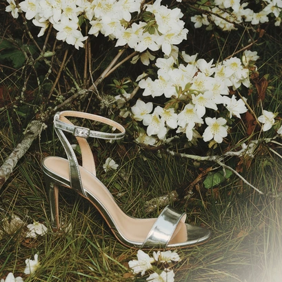 Sandales à talons hauts et brides chevilles argent