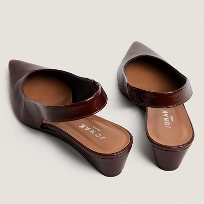 Escarpins slingbacks et petits talons compens&eacute;s en cuir brillant marron | DOLEANCE