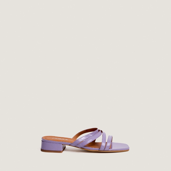 Mules à petits talons et brides fines en vernis plissé lilas | ALPILLES | Jonak