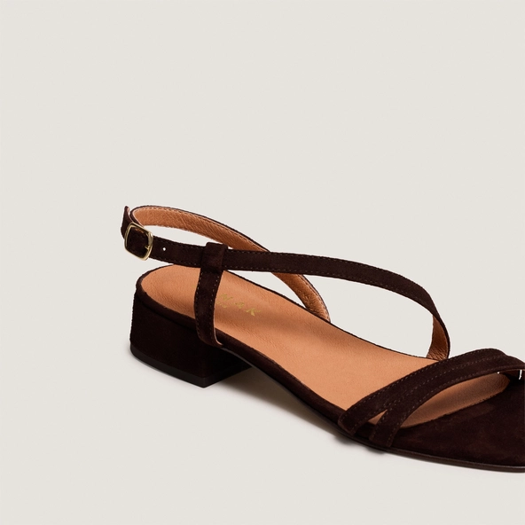 Sandales &agrave; petits talons en velours marron | ANAYA | Jonak