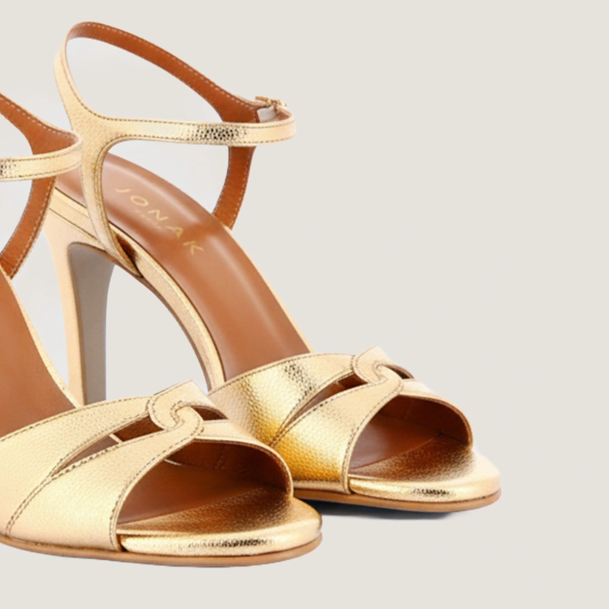 Sandales &agrave; talons et brides entrelac&eacute;es en cuir craquel&eacute; or | DIWI | Jonak