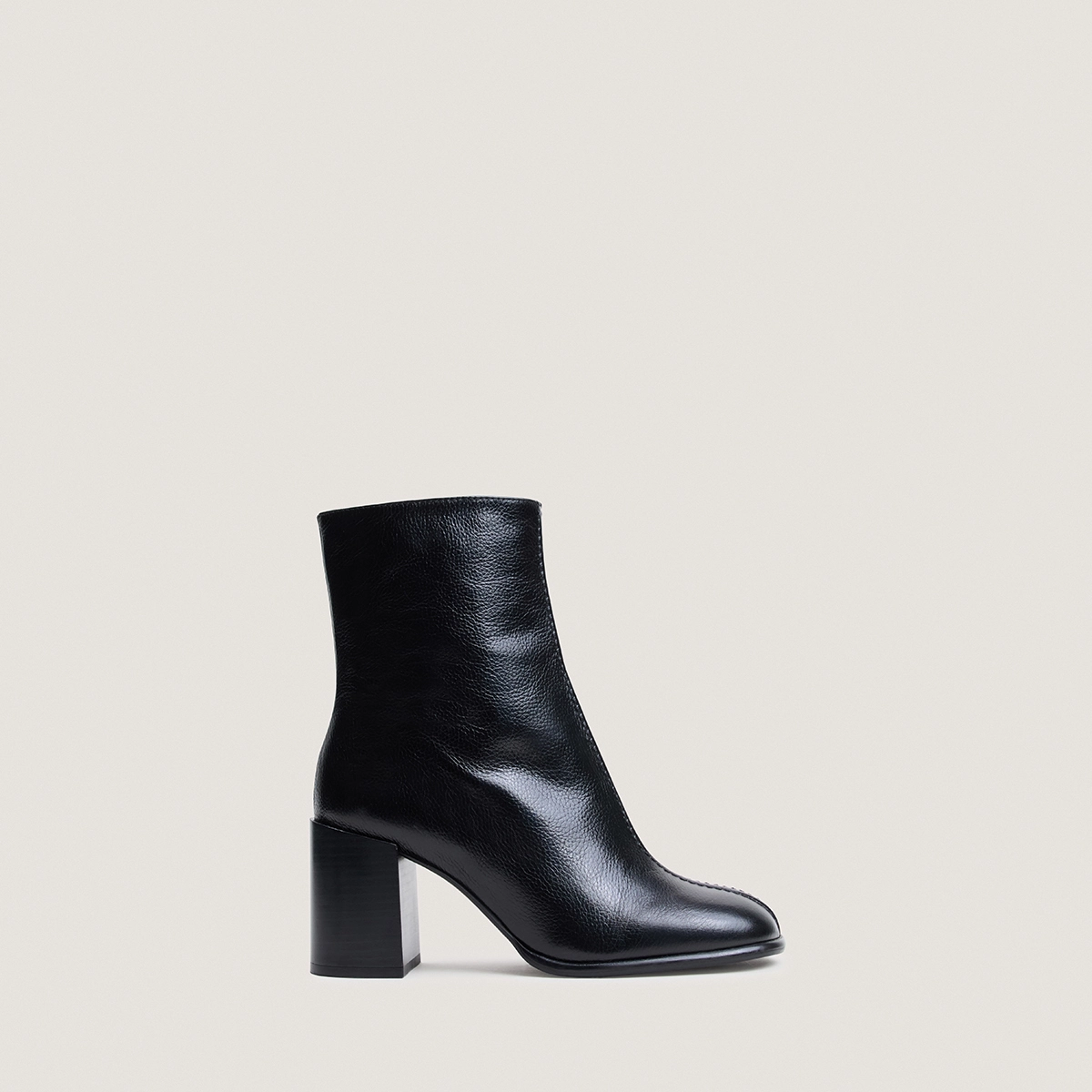 Bottines à bouts ronds en cuir grainé noir | BLOUMY | Jonak
