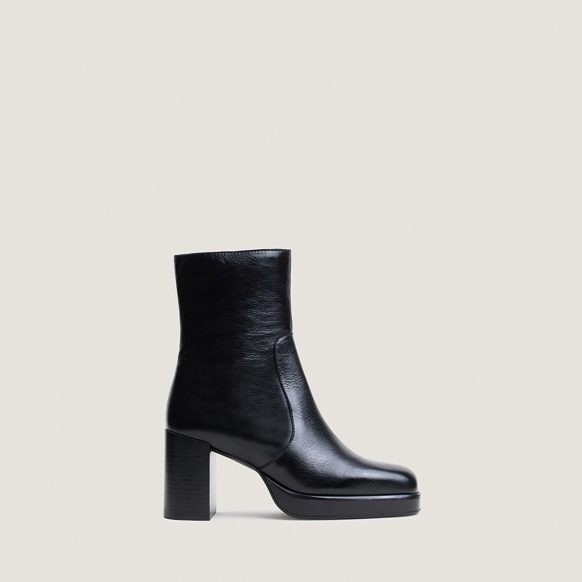 Bottines &agrave; plateformes et bouts carr&eacute;s en cuir vieilli noir | BOOM | Jonak