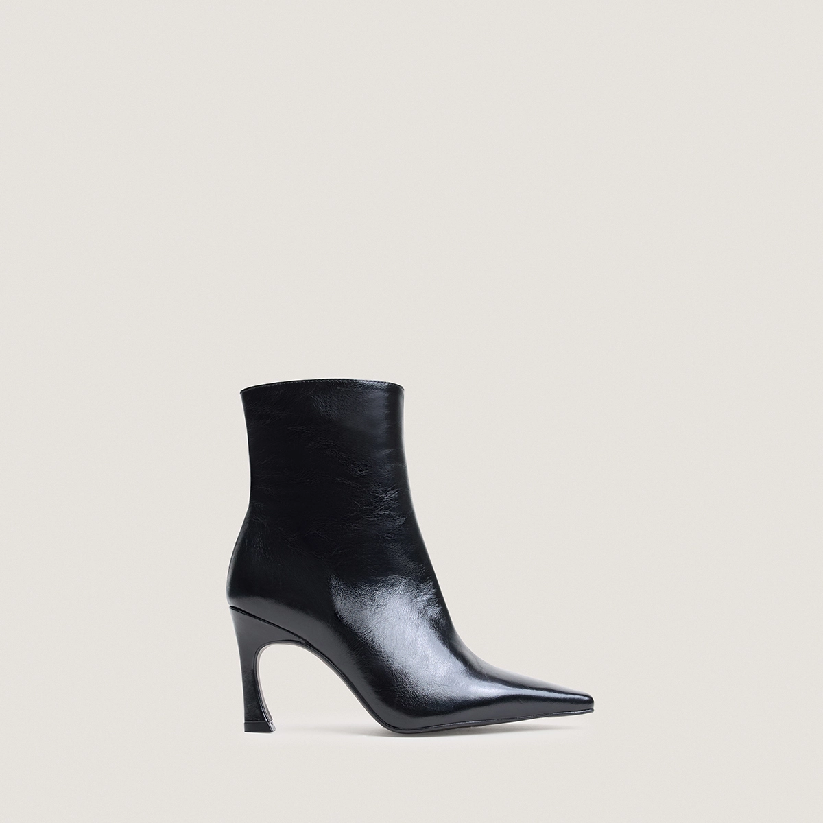 Bottines à talons et bouts pointus en cuir vieilli noir | BRONZO | Jonak