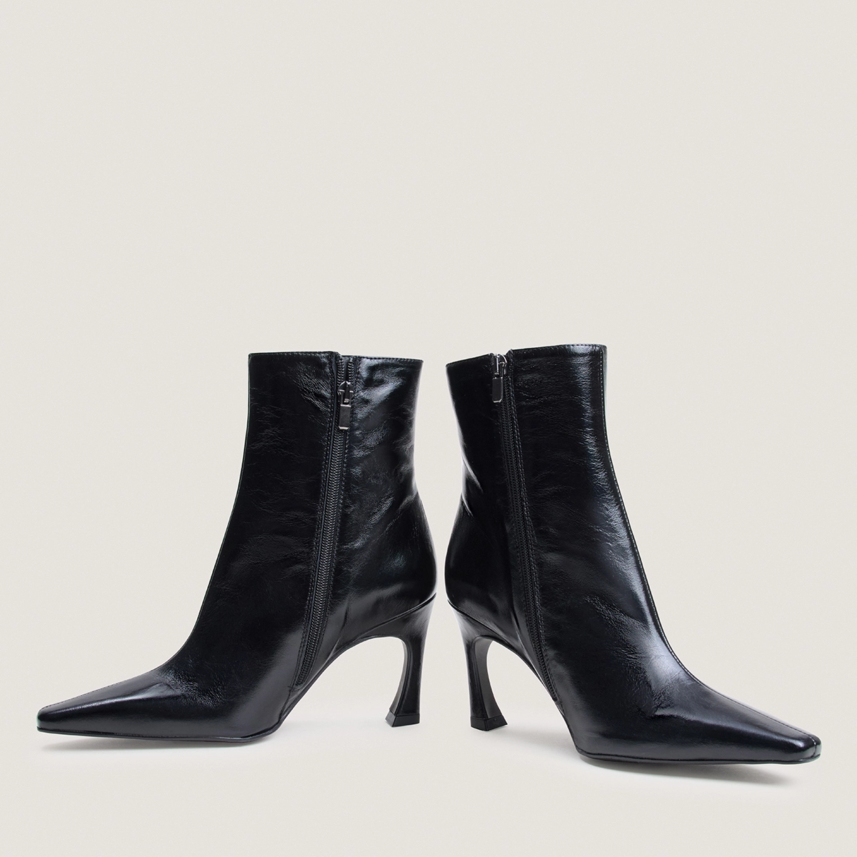 Bottines à talons et bouts pointus en cuir vieilli noir | BRONZO | Jonak