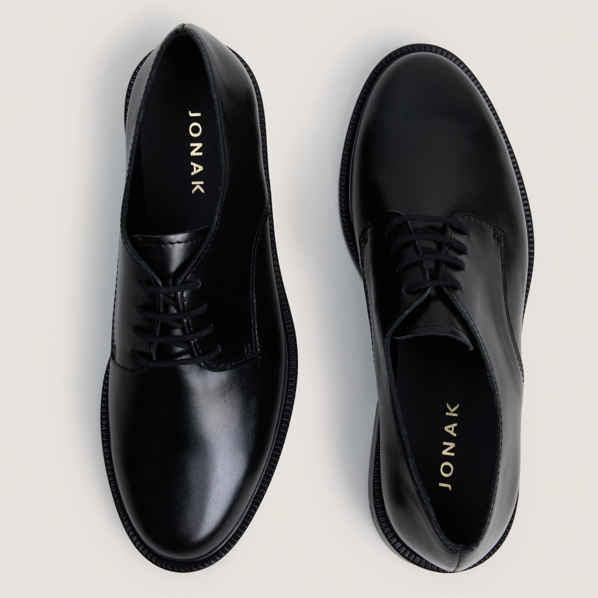 Derbies à empeignes unies et lacets en cuir noir | NYLON | Jonak