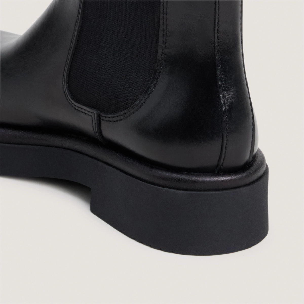 Boots chelsea à semelles épaisses en cuir noir | NICOLAS | Jonak