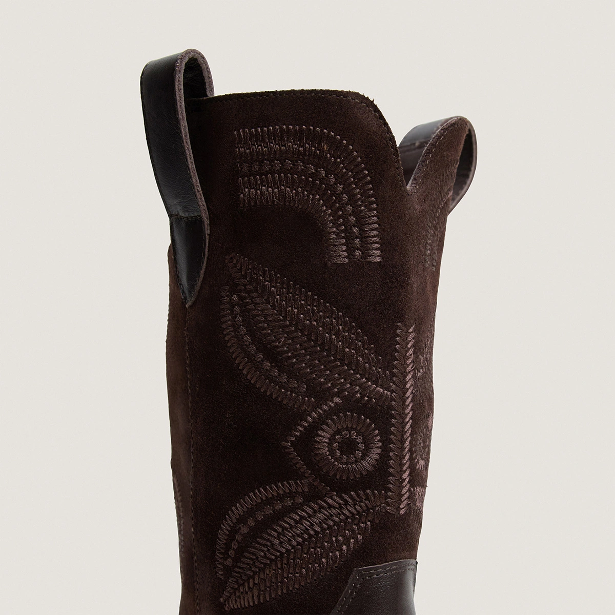 Bottes &agrave; bouts pointus et surpiqures apparentes en cuir chocolat et cro&ucirc;te chocolat | TATIANA | Jonak
