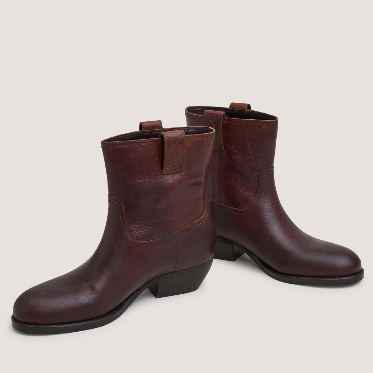 Bottines &agrave; bouts ronds et talons biseaut&eacute;s marron