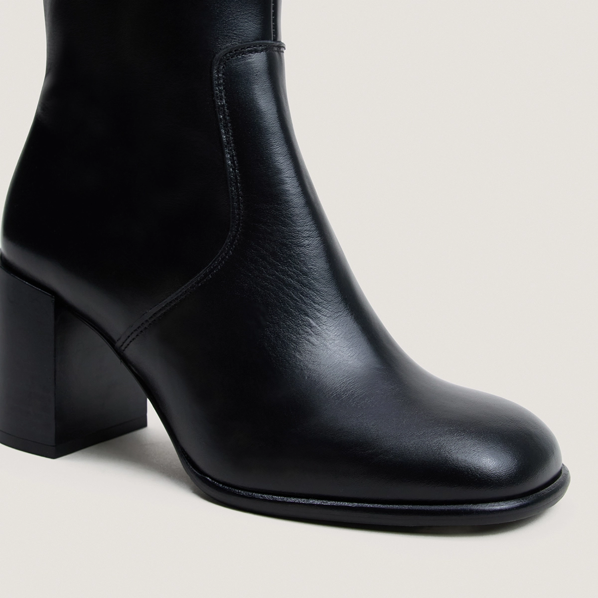 Bottes à talons et fronces en cuir noir | BLUMA | Jonak