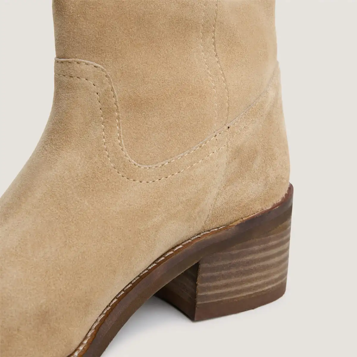 Bottines &agrave; petits talons et bouts ronds en cro&ucirc;te beige | PEGASUS | Jonak