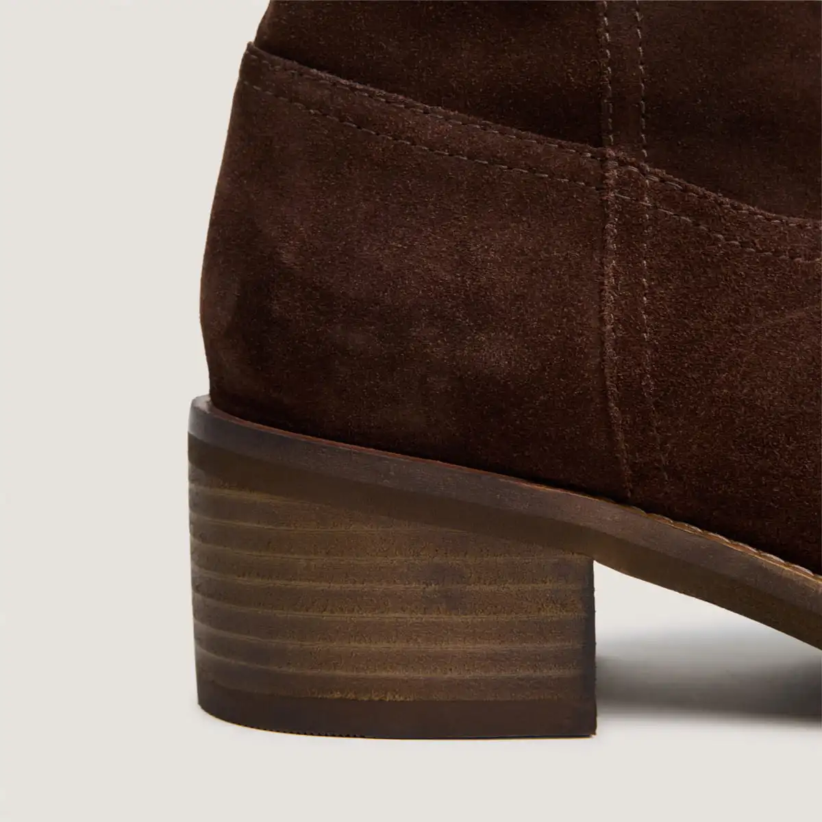Bottines à petits talons et bouts ronds en croûte chocolat | PEGASUS | Jonak