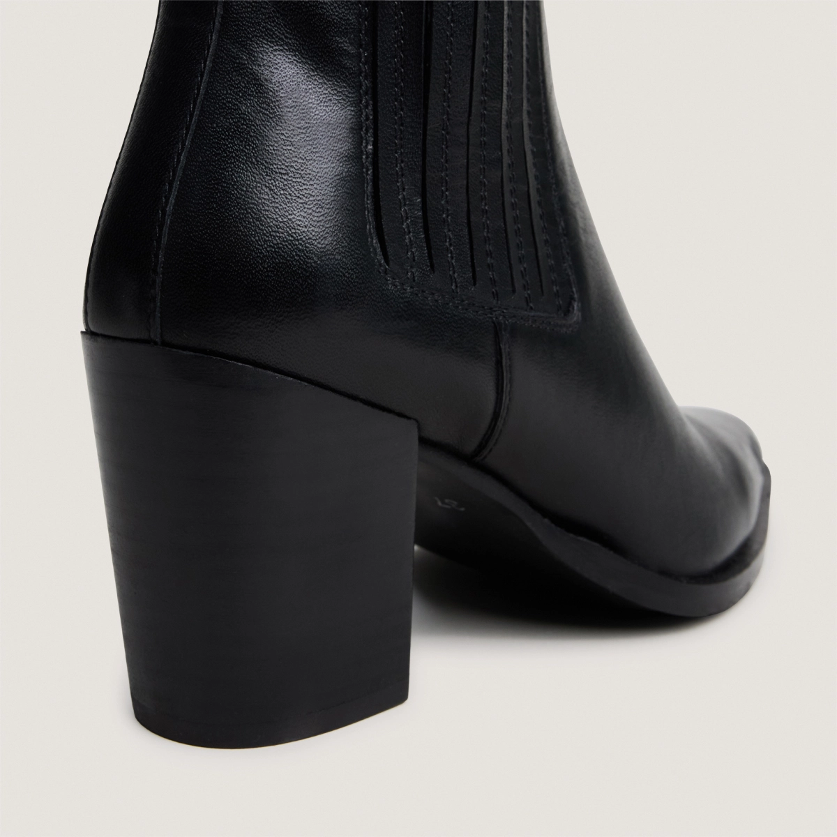 Bottines à talons et fronces en cuir noir | PIPA | Jonak