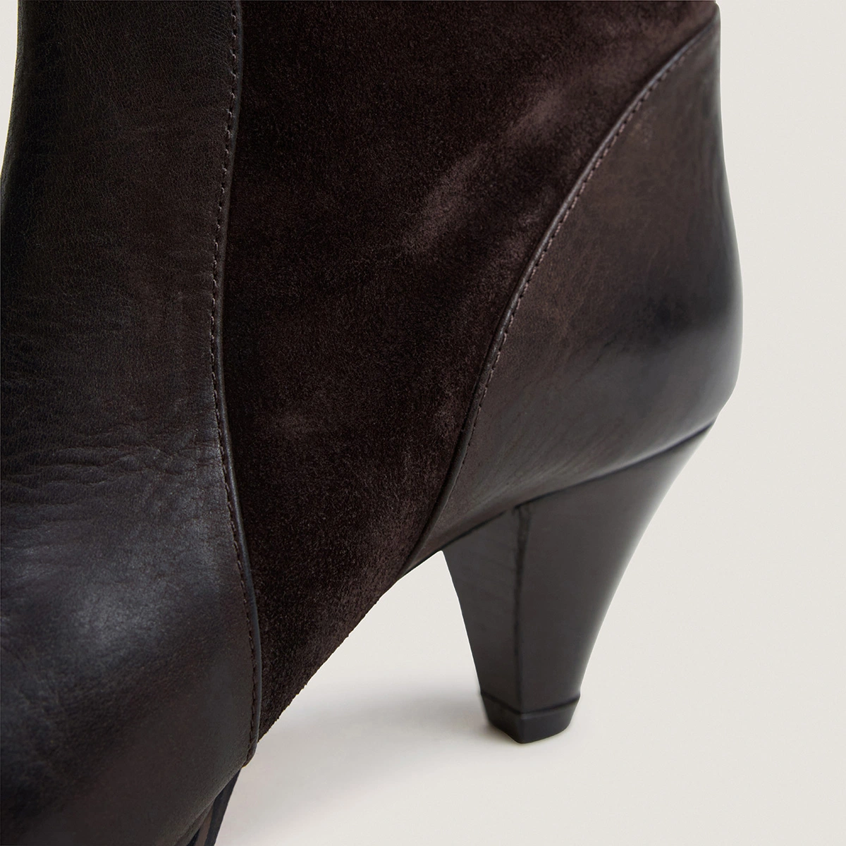 Bottes à talons pointus en cuir marron et croûte marron | LEONORE | Jonak