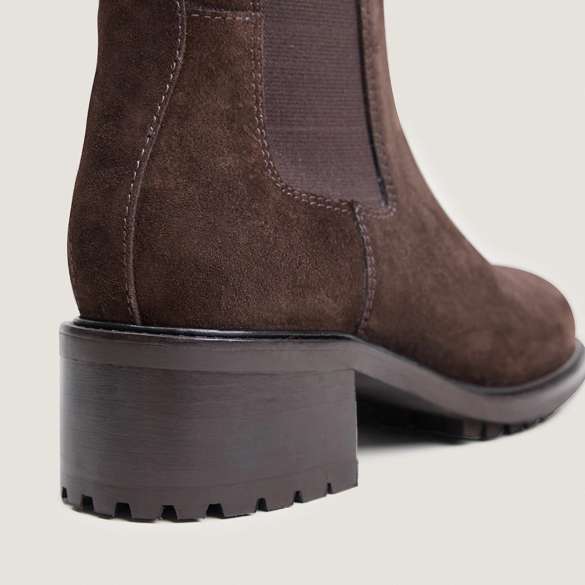 Bottines à élastiques et semelles crantées en croûte marron | LINE | Jonak
