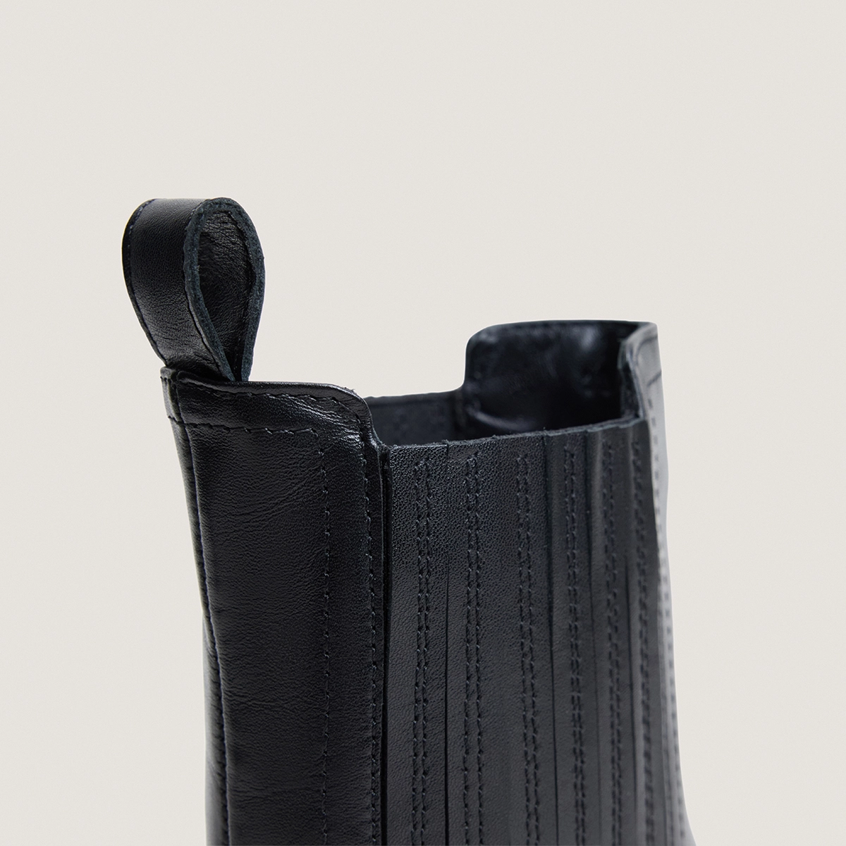 Bottines à élastiques et bouts pointus en cuir noir | LYSANDRE | Jonak