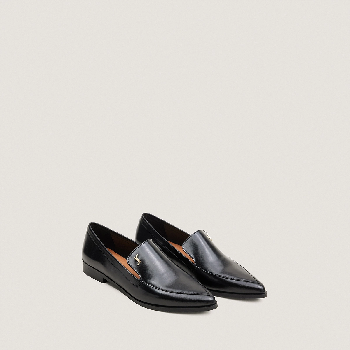 Mocassins à bouts pointus et monogrammes en cuir noir | AMIDOT | Jonak