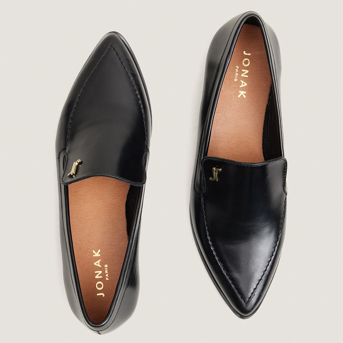 Mocassins à bouts pointus et monogrammes en cuir noir | AMIDOT | Jonak