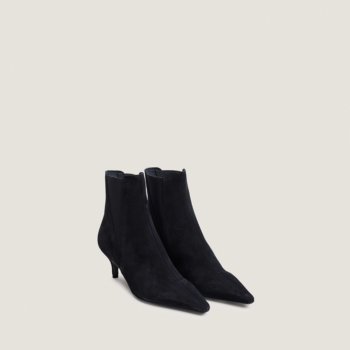Bottines à talons fins et bouts pointus en croûte noire | BORGIA | Jonak