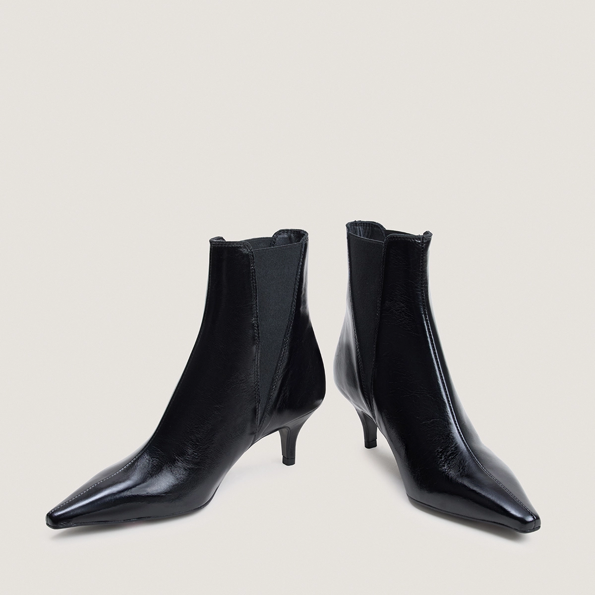 Bottines à talons fins et bouts pointus en cuir vieilli noir | BORGIA | Jonak