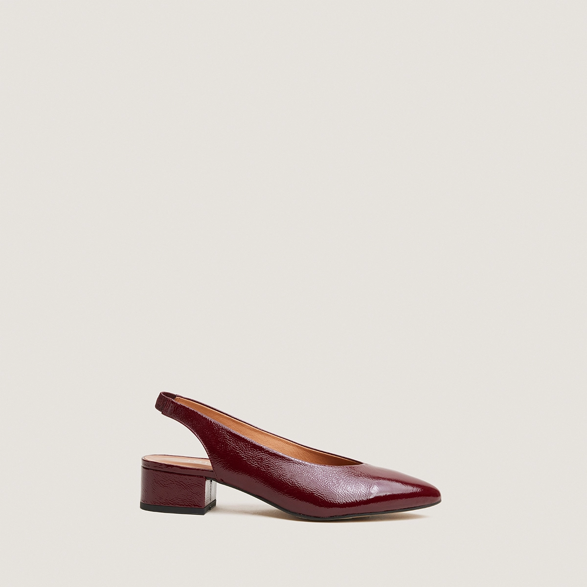 Ballerines &agrave; bouts arri&egrave;res ouverts en vernis pliss&eacute; bordeaux | VINCE | Jonak