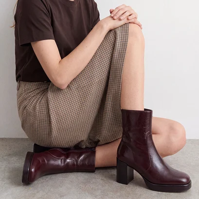 Bottines &agrave; plateformes et bouts carr&eacute;s en cuir vieilli chocolat | BOOM | Jonak