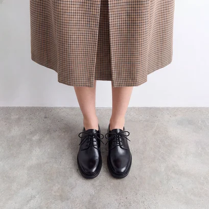 Derbies &agrave; empeignes unies et lacets en cuir noir | NYLON | Jonak
