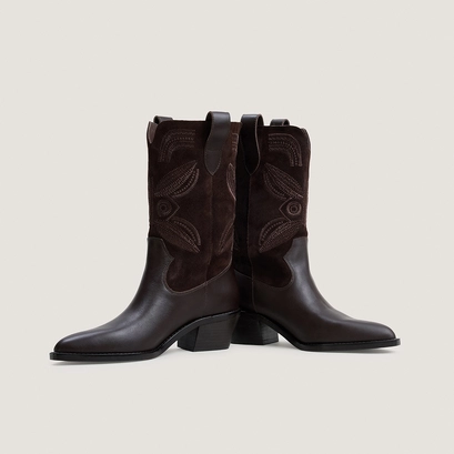 Bottes à bouts pointus et surpiqures apparentes marron foncé