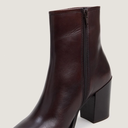 Bottines à bouts pointus marron foncé