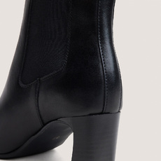 Bottines &agrave; &eacute;lastiques et bouts carr&eacute;s noir