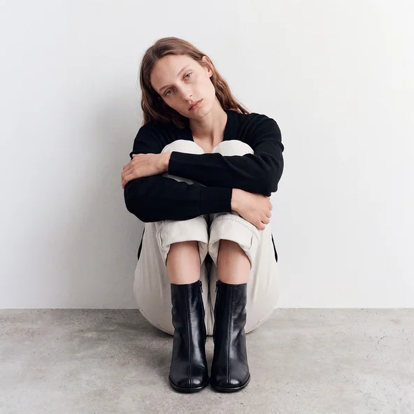 Bottines &agrave; bouts ronds en cuir grain&eacute; noir | BLOUMY | Jonak