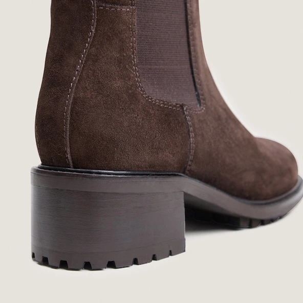 Bottines à élastiques et semelles crantées en croûte marron | LINE | Jonak