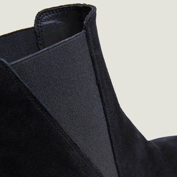 Bottines à talons fins et bouts pointus en croûte noire | BORGIA | Jonak
