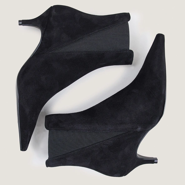 Bottines à talons fins et bouts pointus en croûte noire | BORGIA | Jonak
