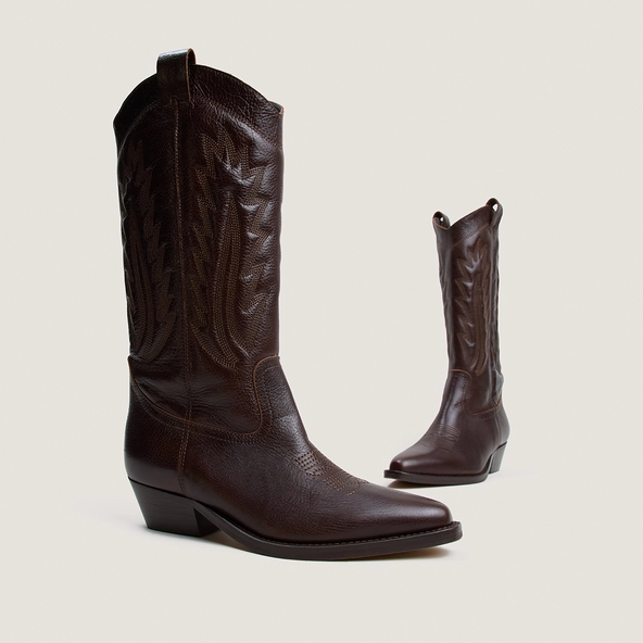 Bottes à bouts pointus et surpiqures apparentes en cuir grainé marron | DELEA | Jonak