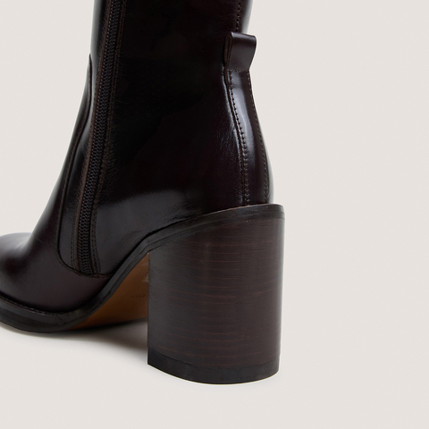Bottes &agrave; talons d&eacute;bordants marron fonc&eacute;