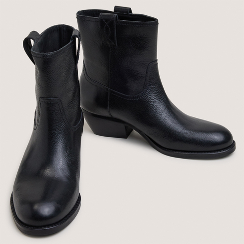 Bottines &agrave; bouts ronds et talons biseaut&eacute;s noir