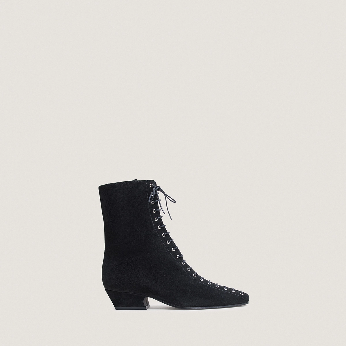 Bottines à bouts pointus et lacets en croûte noire | DUOMO | Jonak