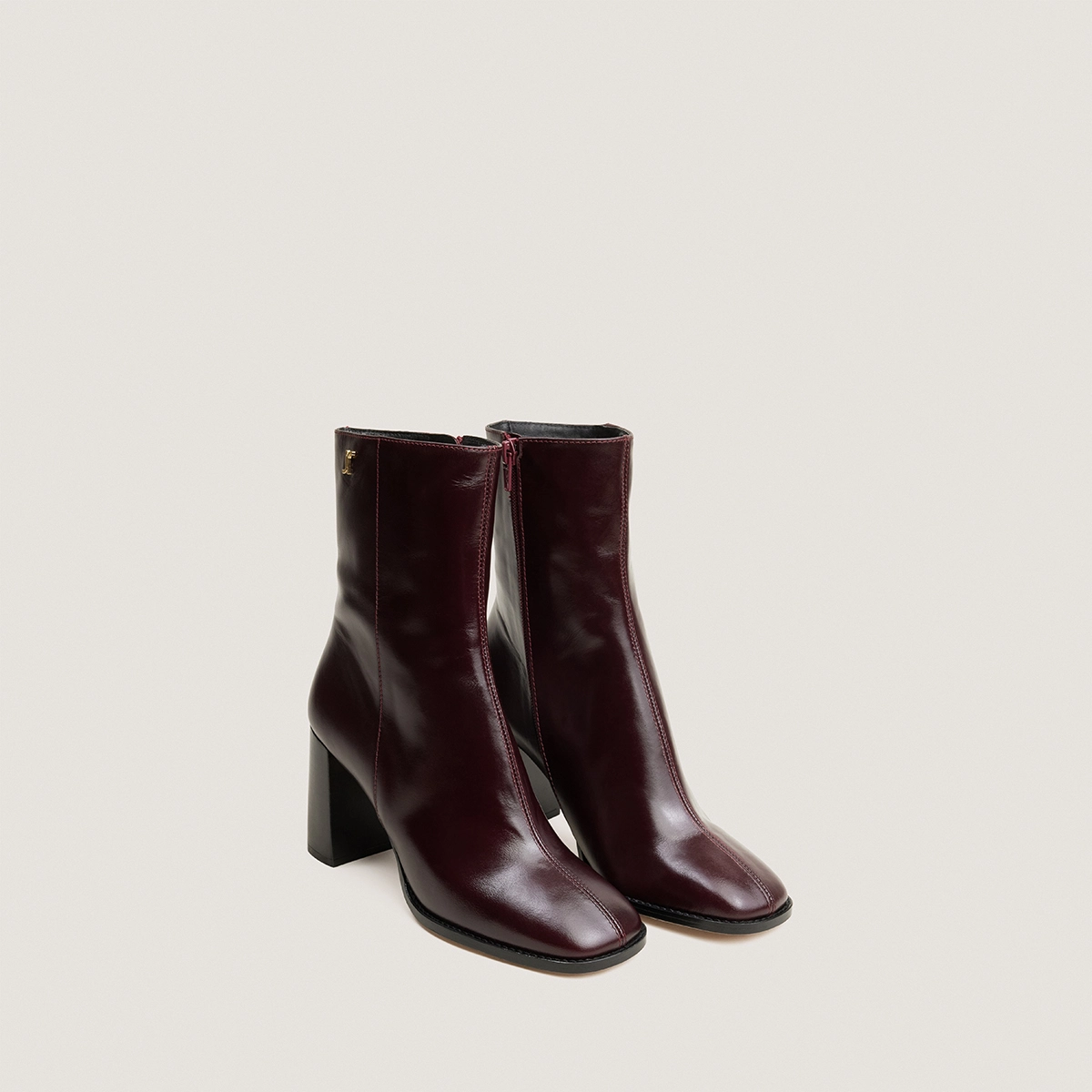 Bottines à talons et monogrammes en cuir bordeaux | VAUBAS | Jonak