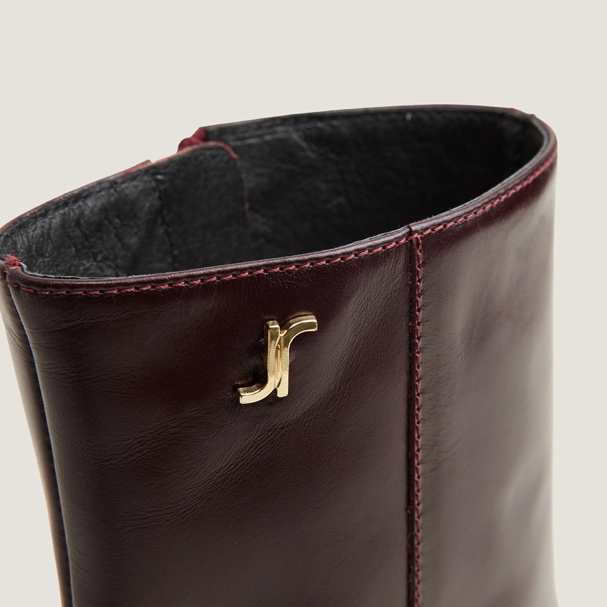 Bottines à talons et monogrammes en cuir bordeaux | VAUBAS | Jonak