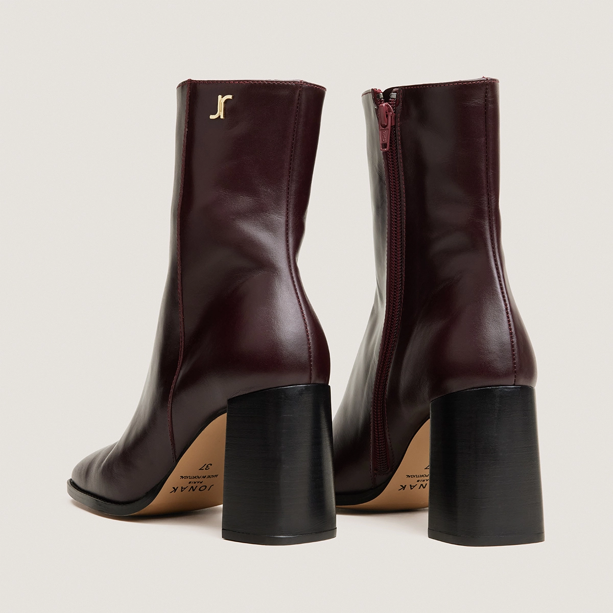 Bottines à talons et monogrammes en cuir bordeaux | VAUBAS | Jonak