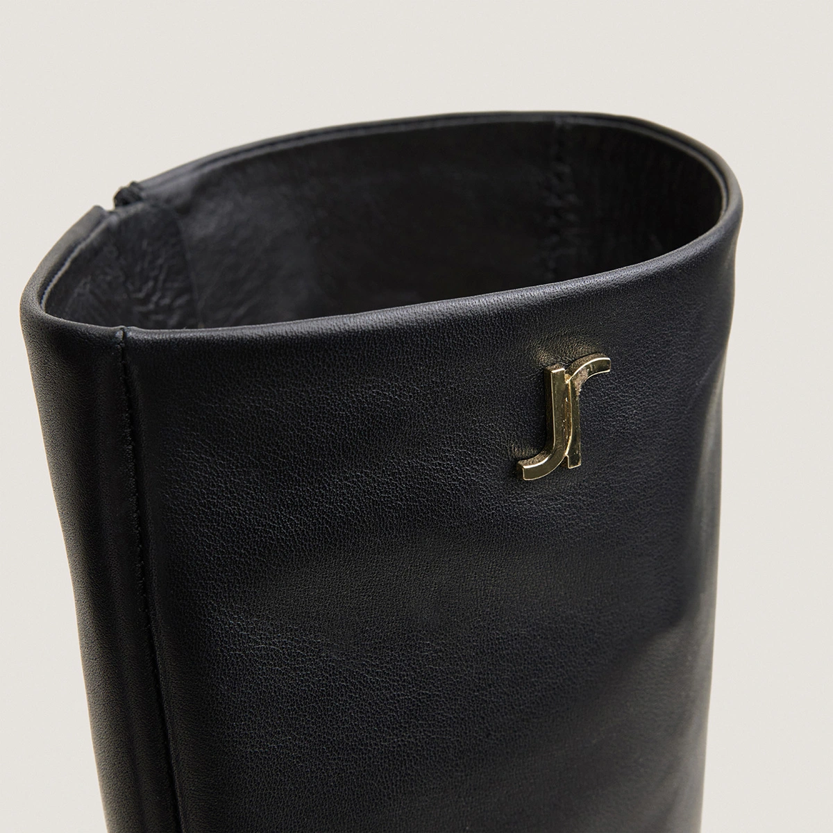 Bottes à talons et monogrammes en cuir noir | VAUBO | Jonak