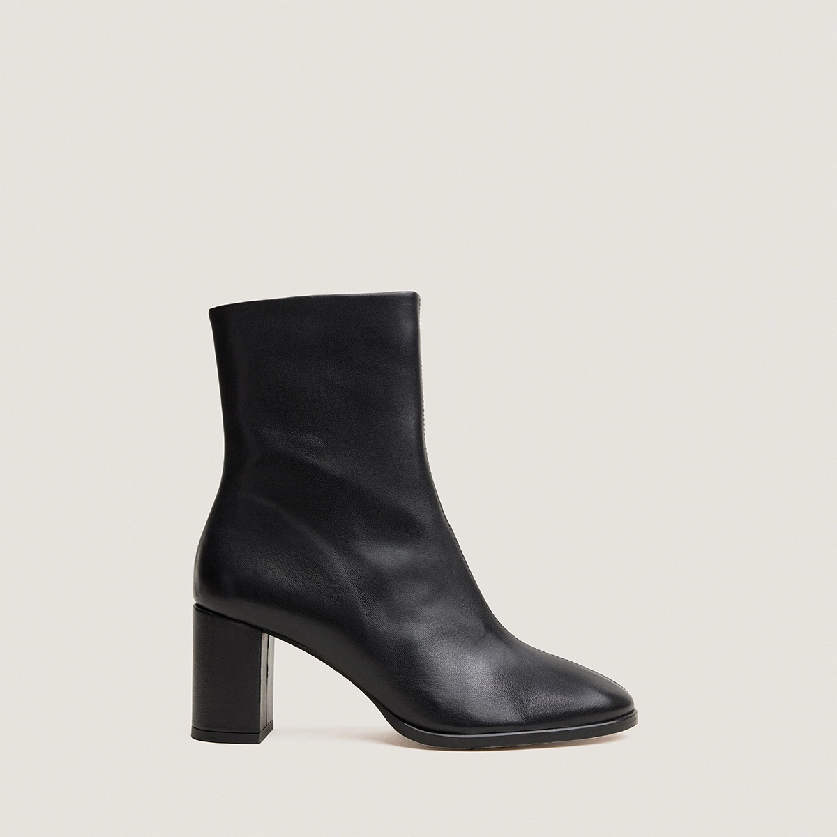Bottines à talons et bouts arrondis en cuir noir | VIRTUOSE | Jonak